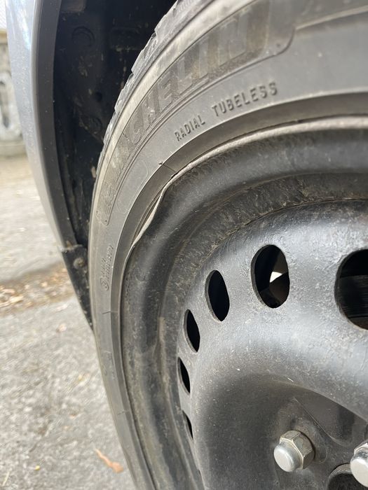 R17 диски Nissan 215/50R17 Michelin шини + диски