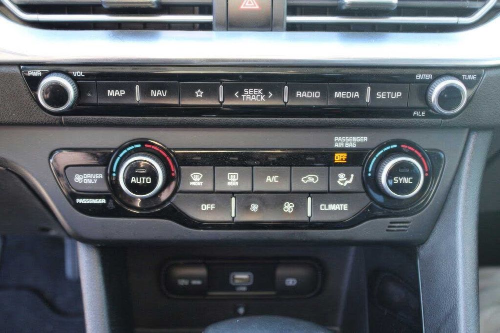 Kia Niro EX Premium      2022