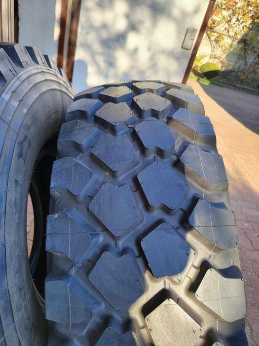 Dwie nowe opony cięzarowe marki o rozmiarze Michelin 395/85R20