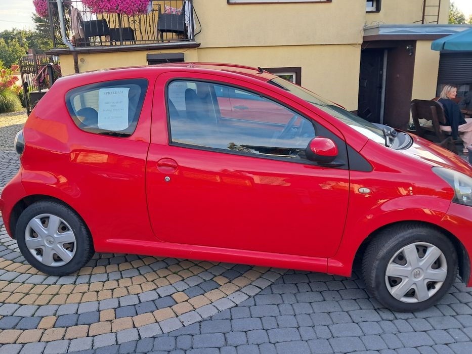 Toyota aygo czerwony