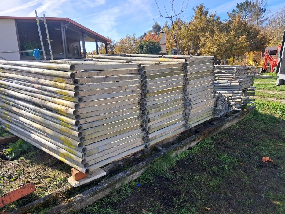 Segue para venda 340m2 de andaime sem prancha