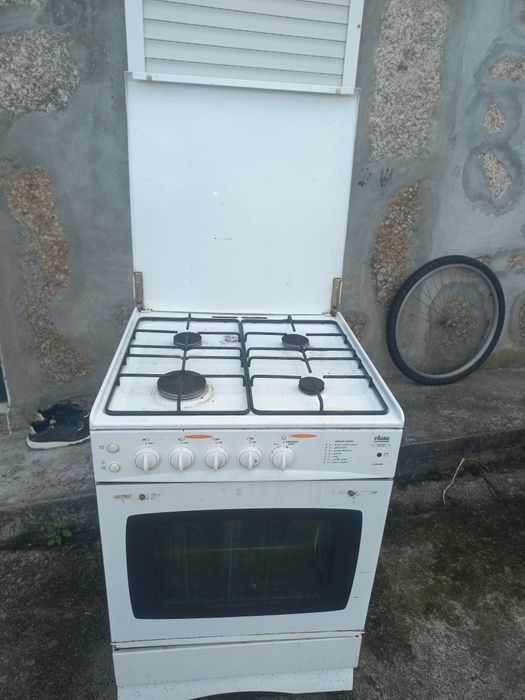 Fogão  a gas a funcionar  bem