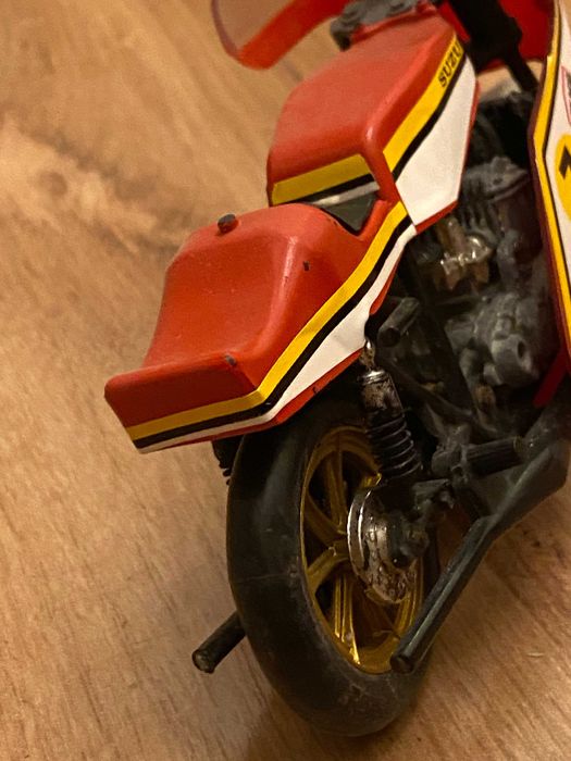 Miniatura de Mota Vintage Suzuki GP a dois tempos