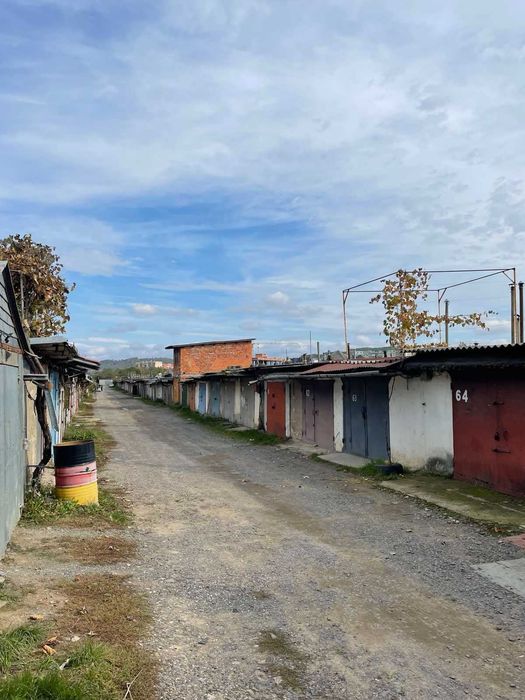 гараж в Росвигові