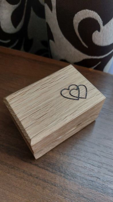 Дерев'яна коробочка під обручки