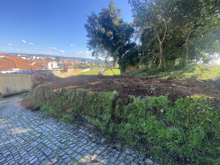 Terreno com 2100 m2 Águeda centro