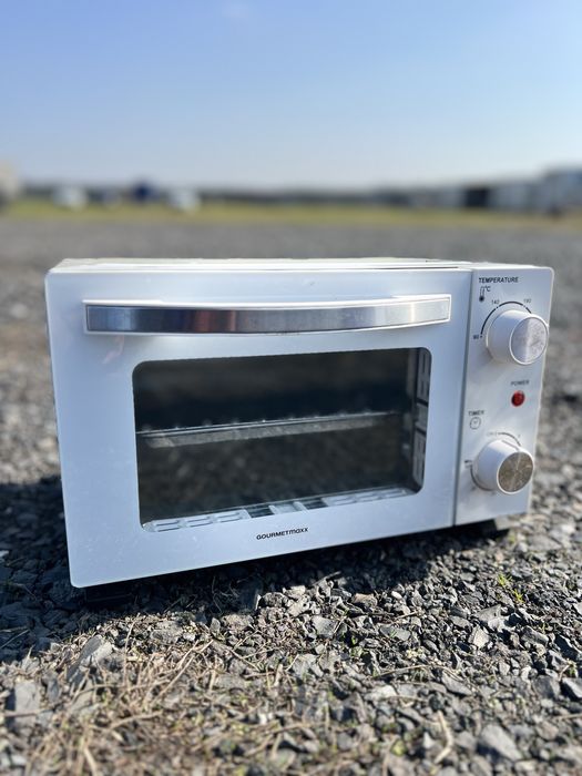 меланька духова пічь привезена з Німеччини. Стан нової.