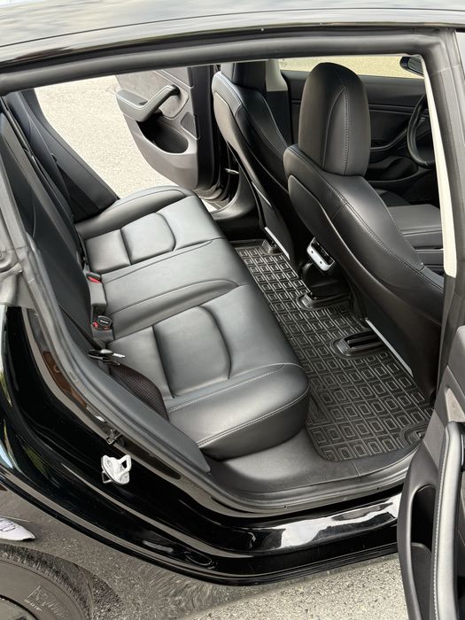 Продам  Tesla 3
