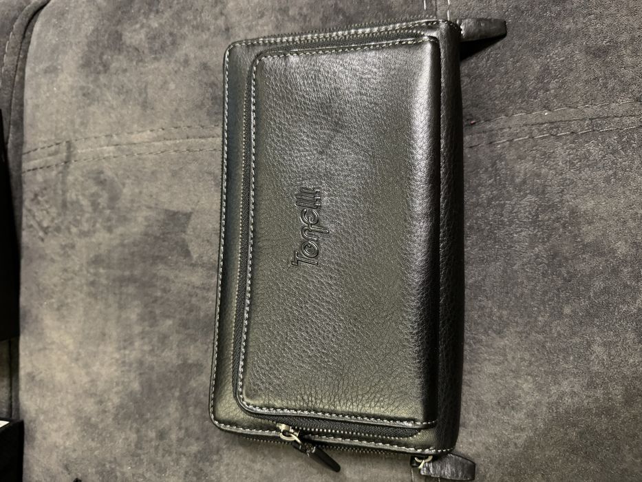 Чоловічий гаманець-клатч.