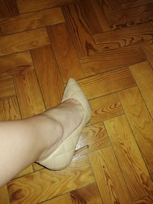 Sapatos stilleto tam. 36 beje