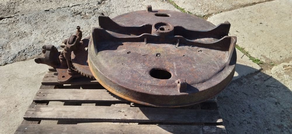 Stary zabytkowy kierat konny koła zębate żeliwne oryginał PRL