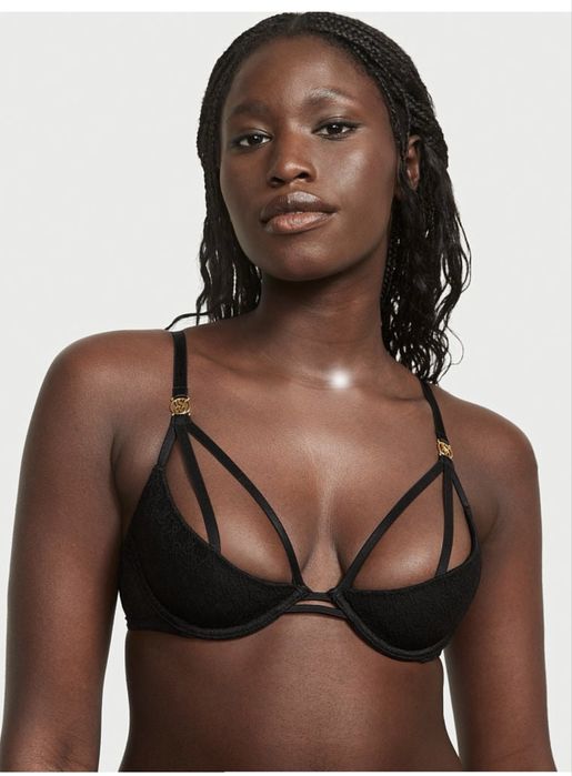 Бьюстгалтер Victoria’s Secret з напівідкритою чашкою