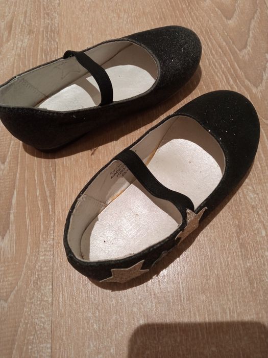 Girls' Shoes Size 24 - €2