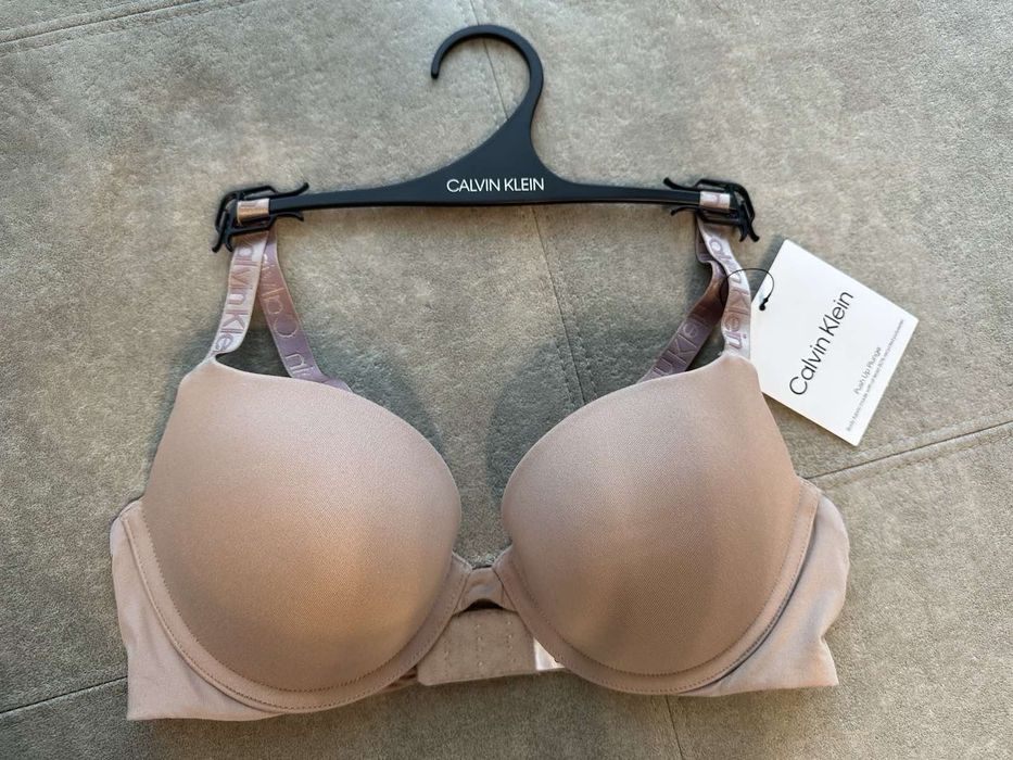 Жіночі бюстгальтери Calvin Klein на кісточках та мʼякі