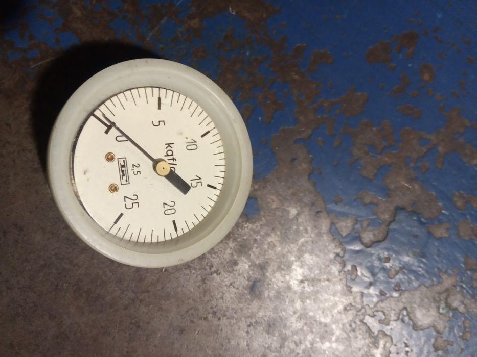 Манометр механічний