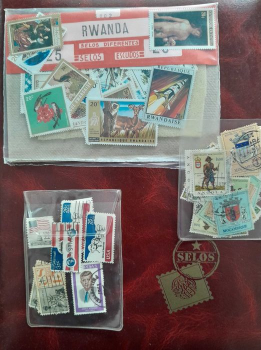 Coleção de mais de 1000 selos nacionais e internacionais