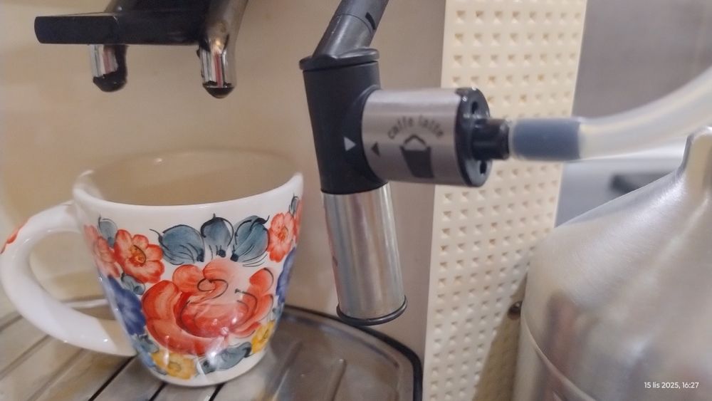 Krups ekspres do kawy że spieniaczem mleka