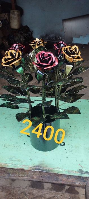 Квіти ковані на алеї слави та цвинтар