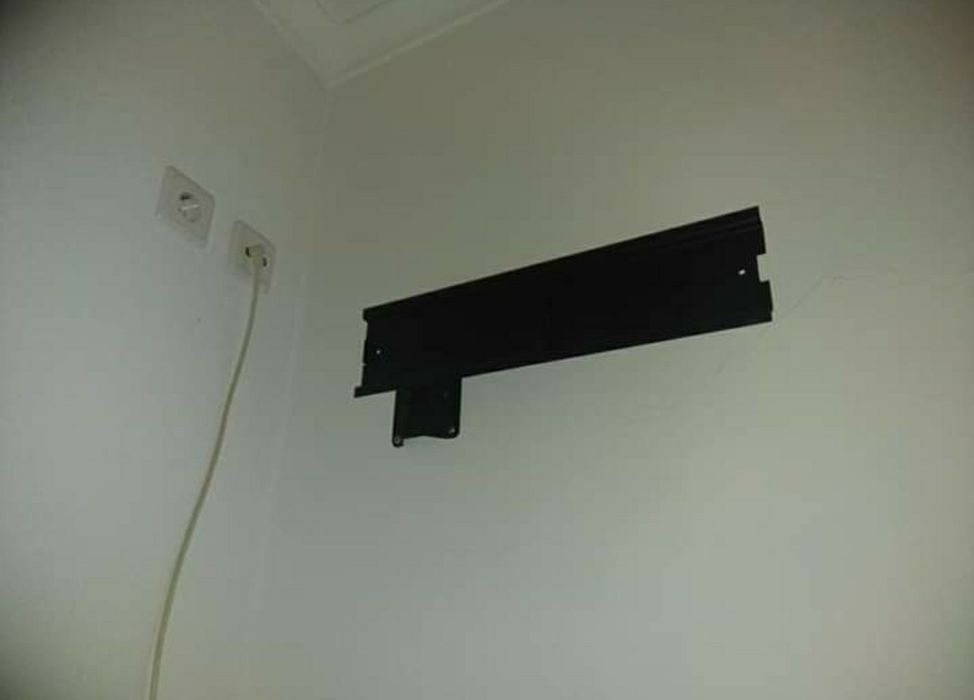 LCD + Wall Mount64285904351489123
