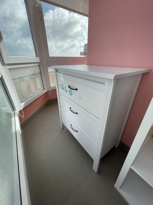 Cómoda branca três gavetas