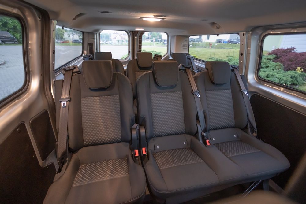 Wynajem busa, Wynajem busów 9-cio osobowych