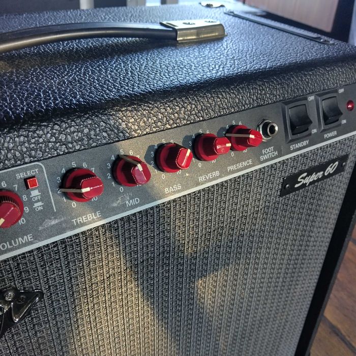 Fender Super 60 red knob 60W wzmacniacz lampowy reverb