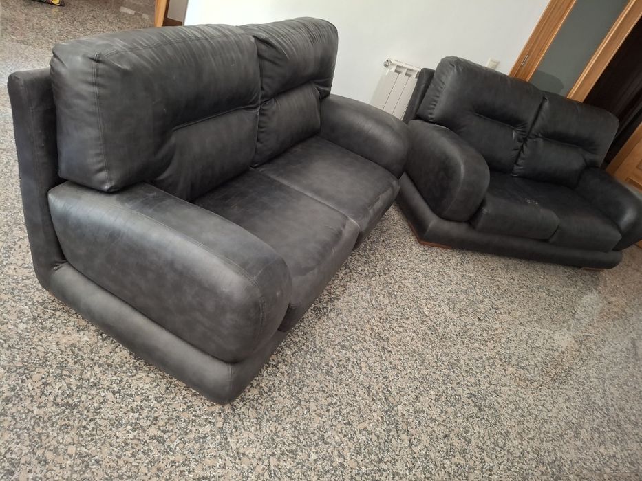 Conjunto de 2 Sofás de 2 Lugares (Pretos) – Para Desocupar