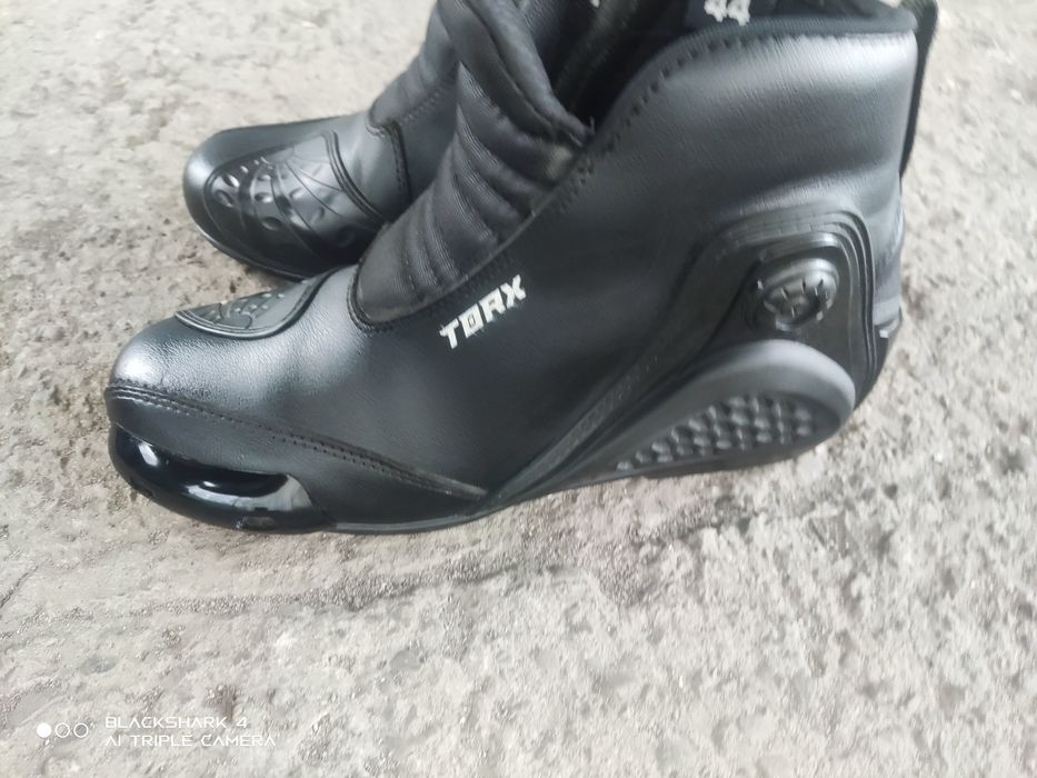 Buty krótkie TORX Black rozmiar 44 stan bardzo dobry używane.