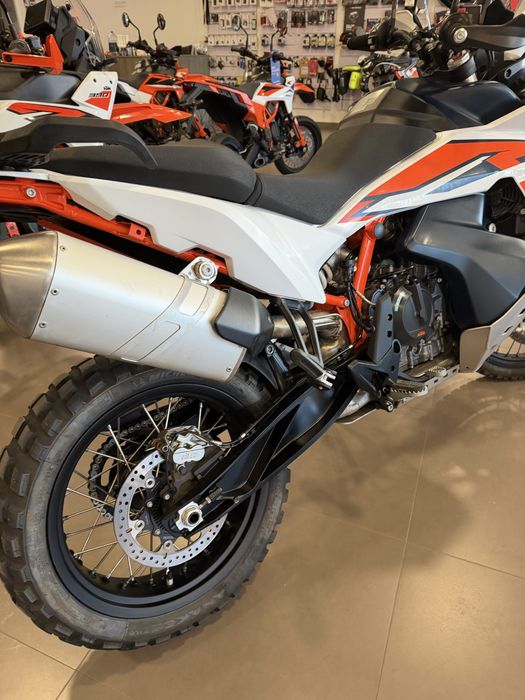 Ktm 890 R ano 2023