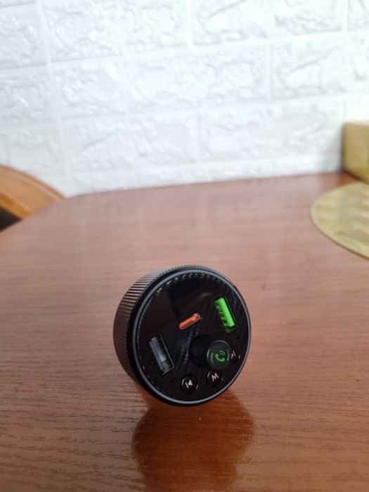 Transmiter samochodowy Bluetooth 12/24V