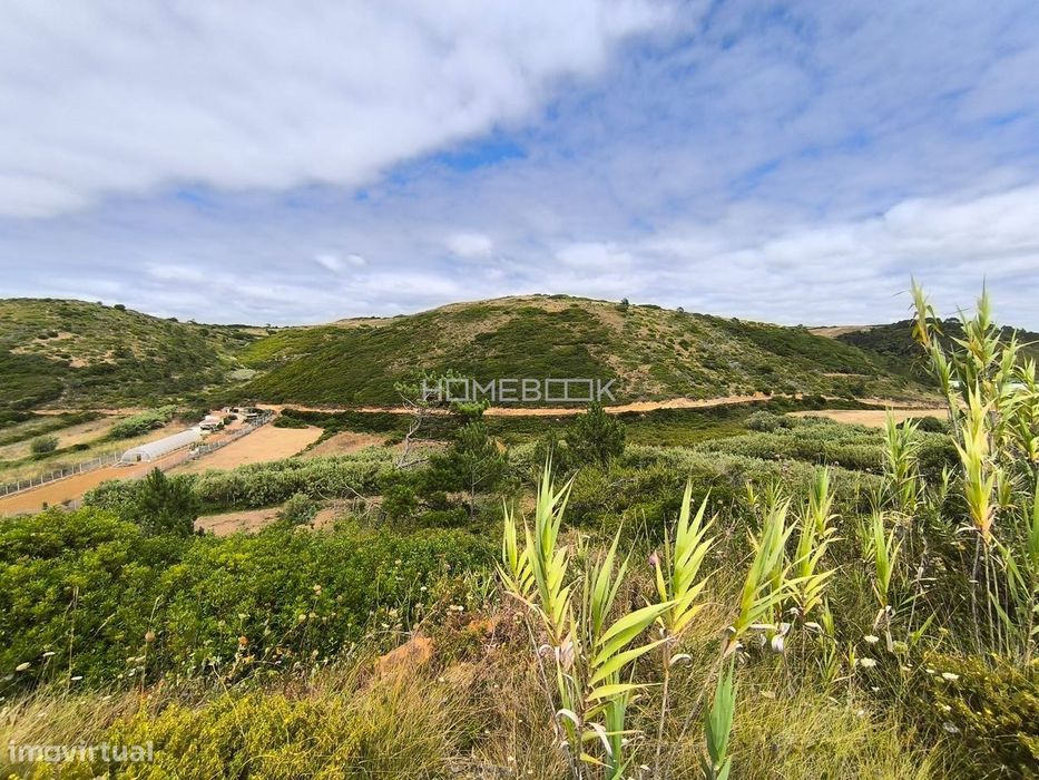 Terreno Rústico de 2032m2 com Curso de Água | Assafora - Sintra