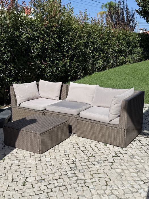 Conjunto exterior 3 lugares e mesa de apoio