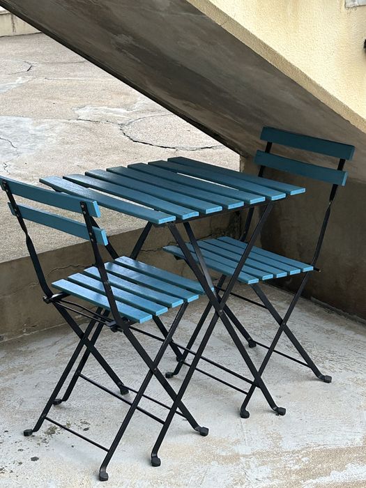 Mesa com duas cadeiras para jardim
