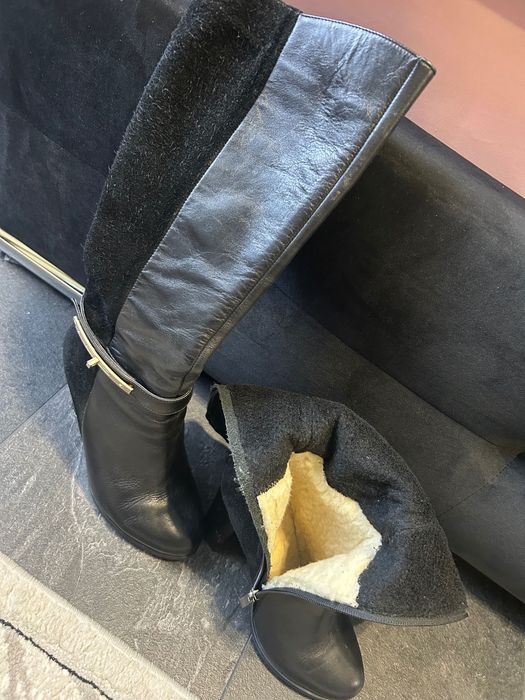 Взуття шкіряне зі встравкою замши