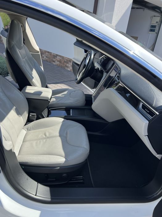 Tesla model s p 85