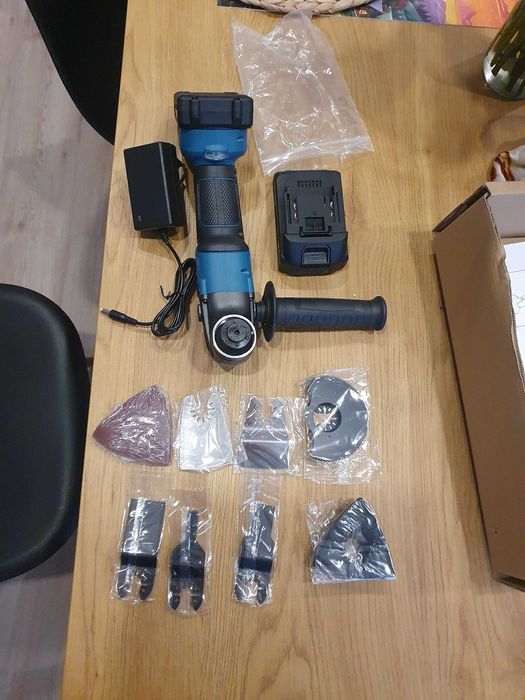 oscillating vibrating tool with accessories and two batteries64575231770115122