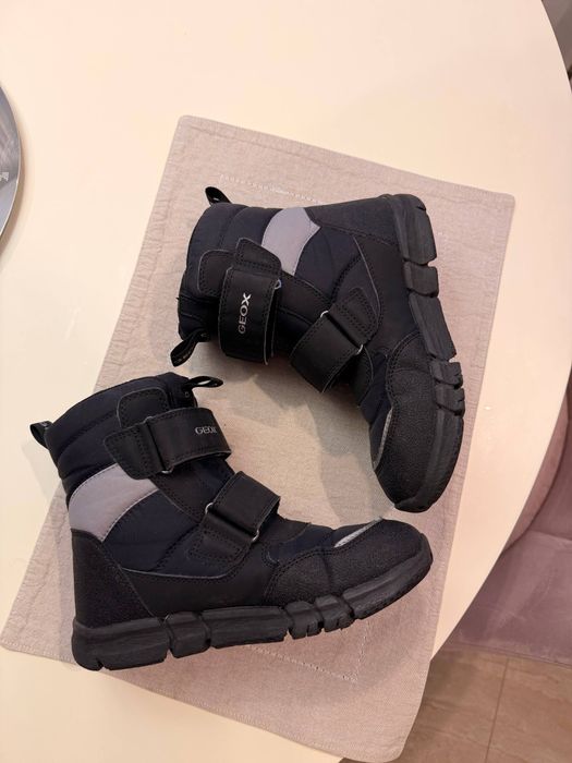 Ботинки дитячі Geox
34 размер 
По стельке 22.5 см
600 грн