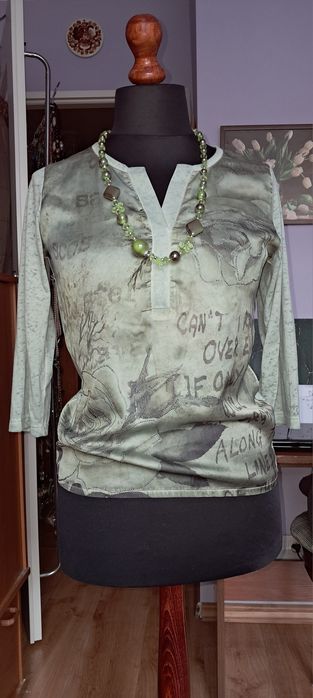 Letnia wyprzedaż. Damska bluzka firmy Allesa W Collection.