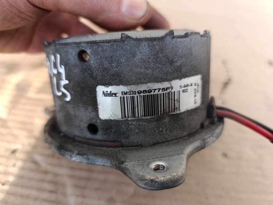 Моторчик вентилятора охолодження двигун Peugeot 5008 3008 308 c4 c5