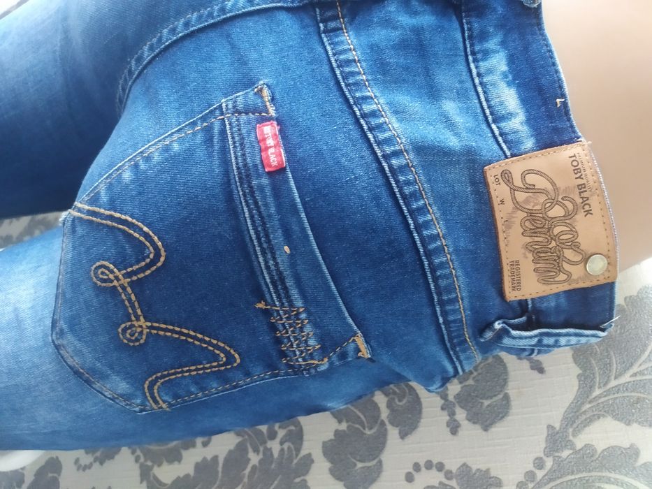 Продам Женские джинсы