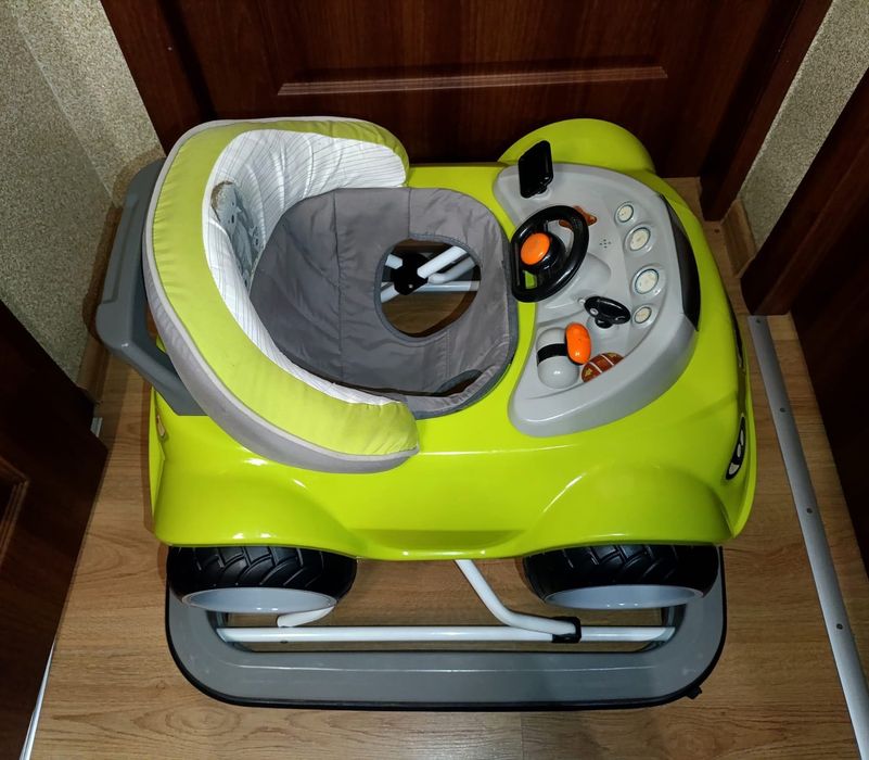 Ходунки для дітей у вигляді машини