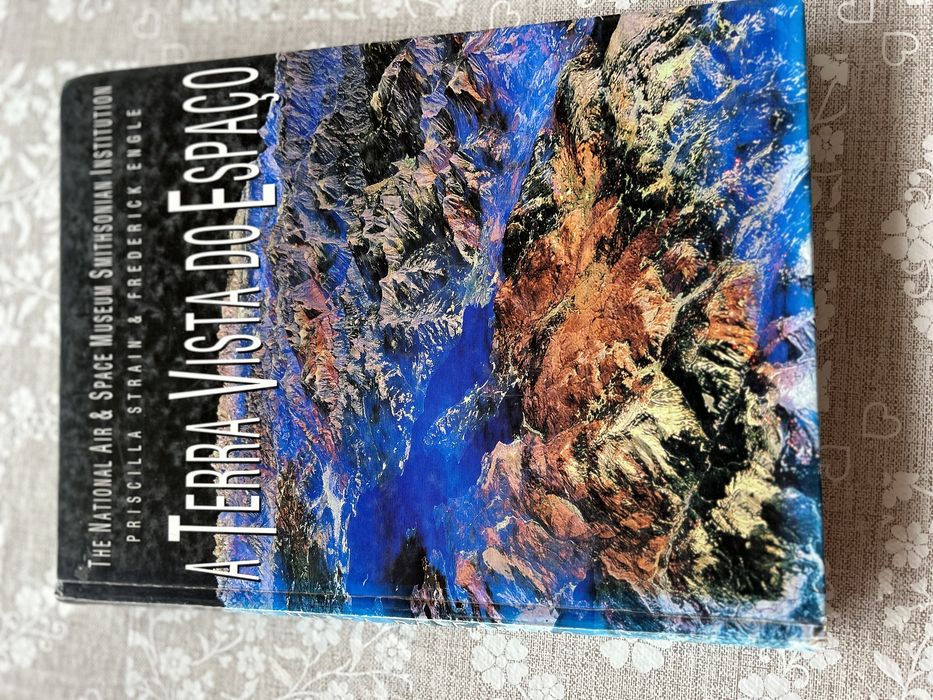 Enciclopedias e varios livros