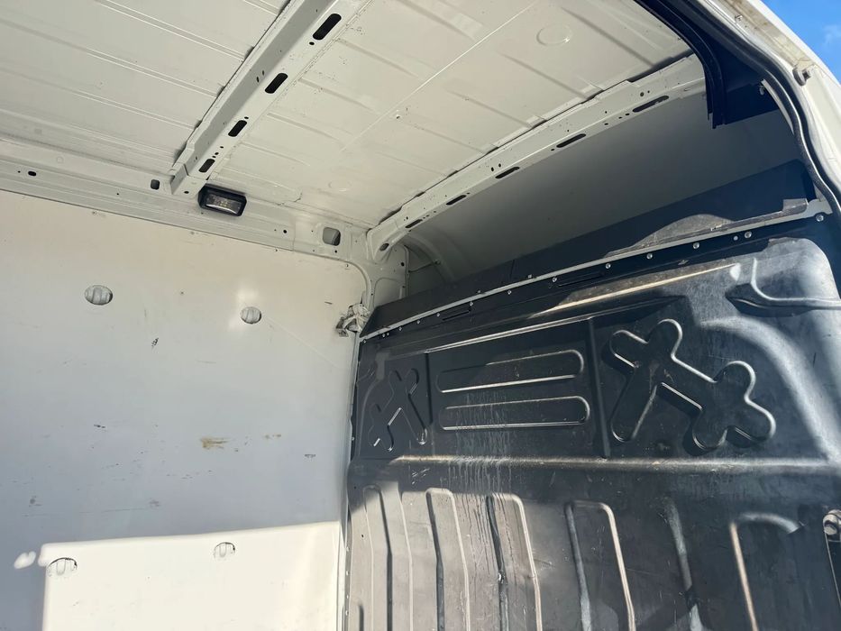 Iveco 3.0 Daily 35S18 hak CarPlay 12m3 średni LED Hi-Matic  DOSTĘPNY natychmiast po serwisie.