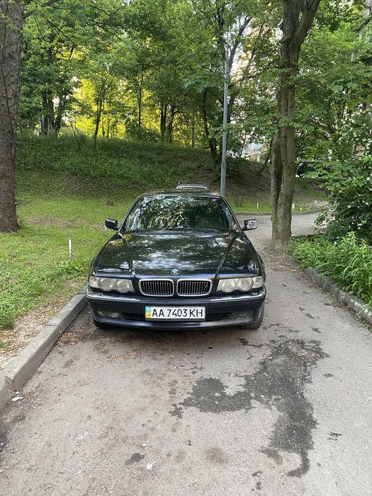 БМВ Е38 на ходу, газ бензин. Срочно!