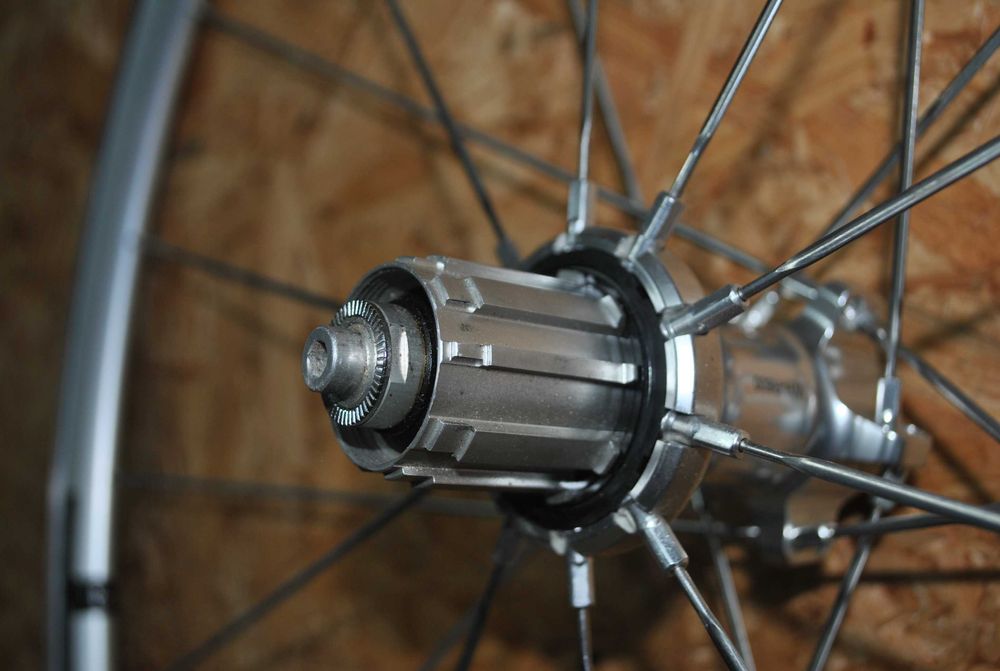 Shimano 700C 完組ホイール シルバー WH-R600 Shimano 700C 完組ホイール シルバー WH-R600 NEW Shimano WH