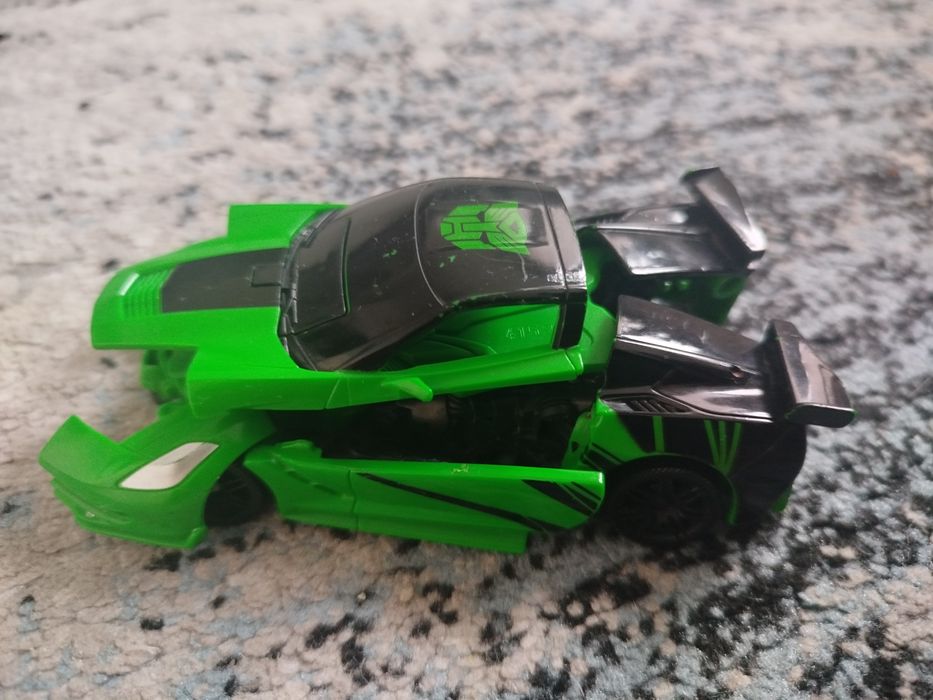Zabawka figurka Transformers.