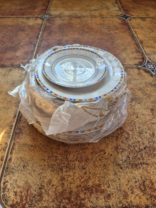 Віддам набір тарілок
