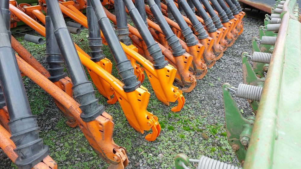 Siewnik Zbożowy Amazone D8 Super Brona Wirowa Kuhn HR 3000