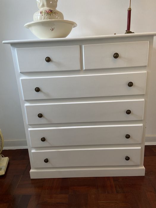 Comoda de pinho pintada de branco