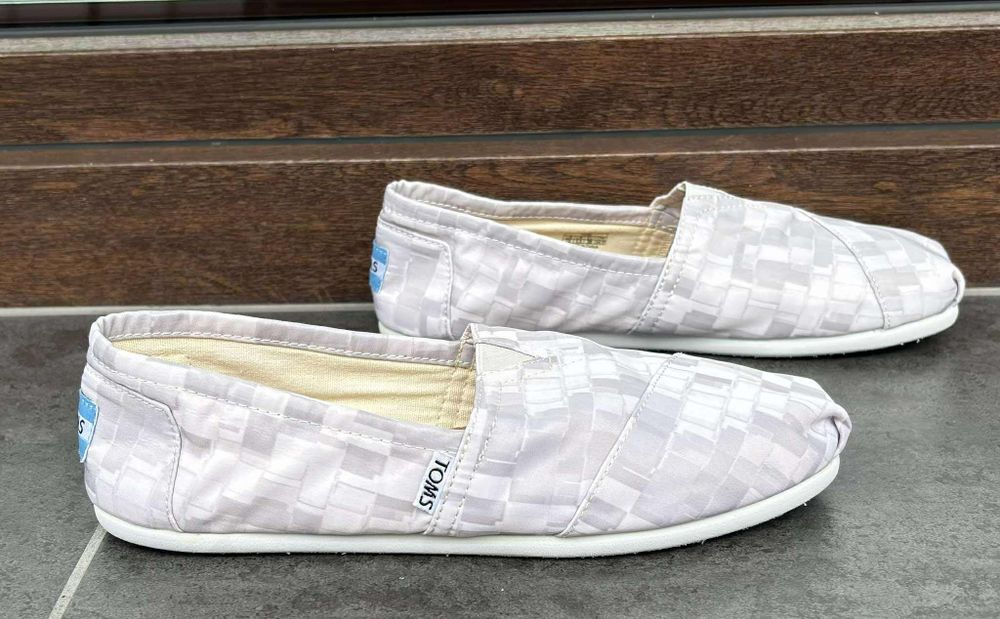 Toms Classic półbuty nowe baleriny damskie 38 
Rozmiar 38
Wkładka 24cm